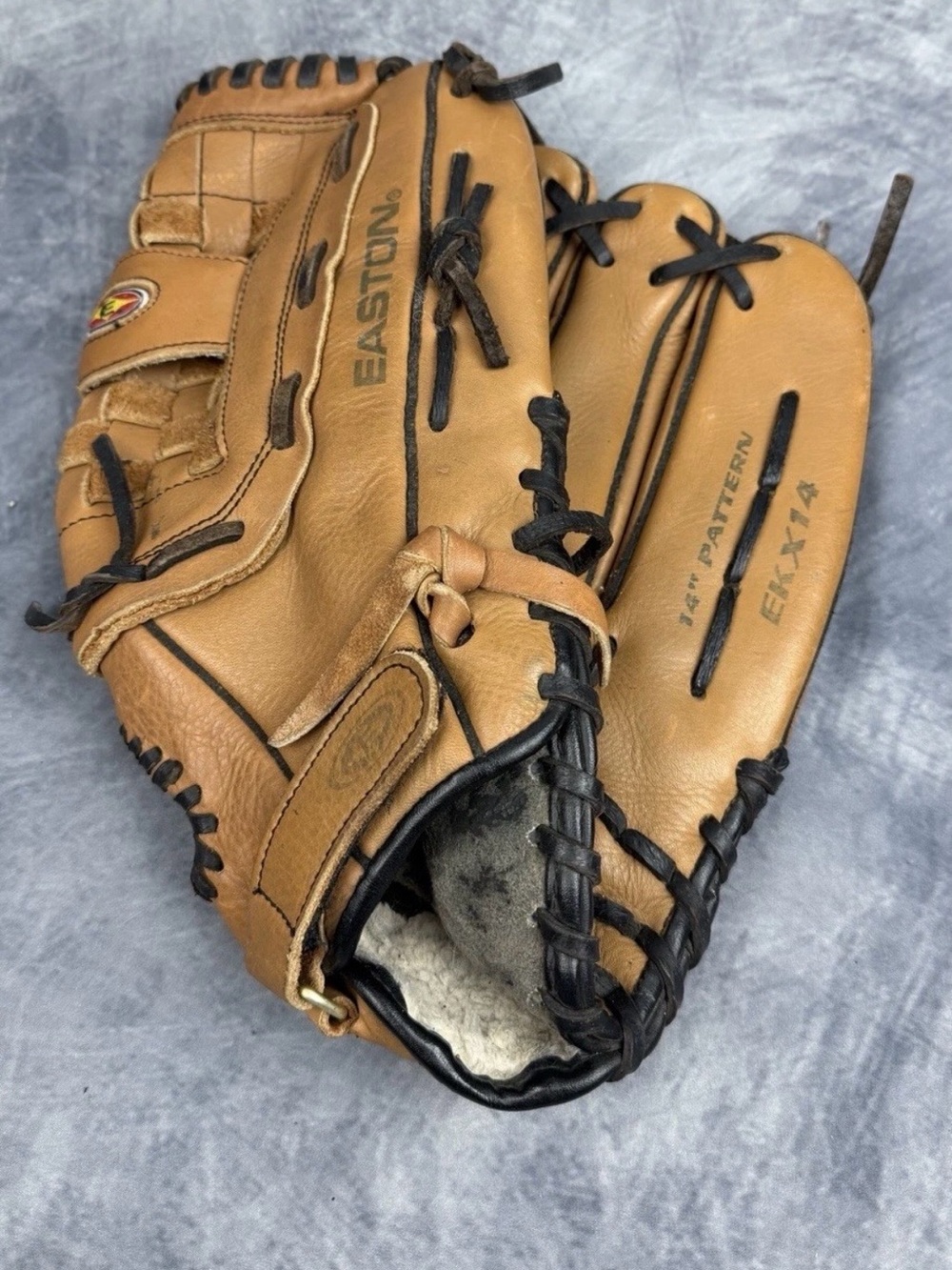 Easton 14" Baseball/Softball RHT Glove Model EKX14 All Leather Glove Preowned